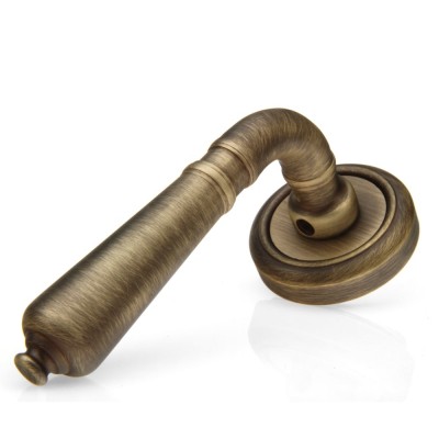 Ручка дверная на круглой розетке Frosio Bortolo коллекция Fadex (Фадекс) Antik 130V B02-бронза матовая