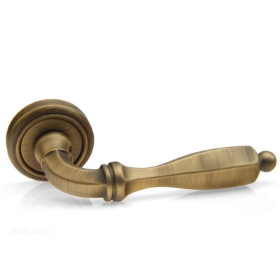 Дверная ручка на круглой розетке Frosio Bortolo коллекция Fadex (Фадекс) Camilla 228V B02-бронза матовая