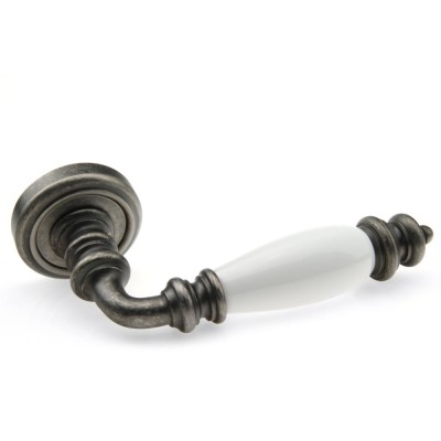 Ручка дверна на круглій розетці Frosio Bortolo колекція Fadex (Фадекс) Siena Ceramic 473V N10-античне залізо/біла кераміка