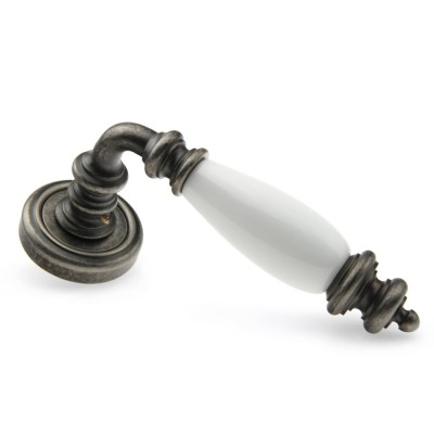 Ручка дверна на круглій розетці Frosio Bortolo колекція Fadex (Фадекс) Siena Ceramic 473V N10-античне залізо/біла кераміка