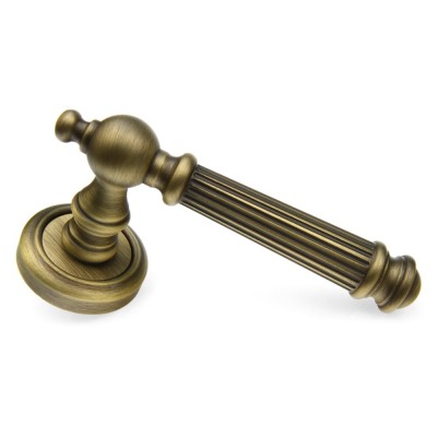 Ручка дверна на круглій розетці Frosio Bortolo колекція Fadex (Фадекс) Veronica 102V B02 - бронза матова