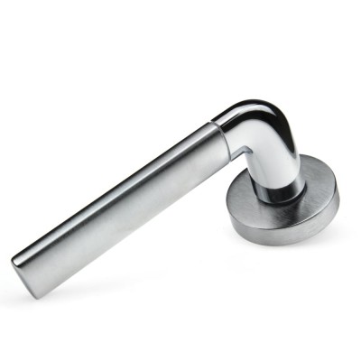 Ручка дверна на круглій розетці Frosio Bortolo колекція Forme (Форма) Milly 2 158A C03 - хром матовий/хром полірований