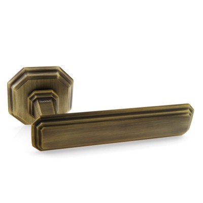 Ручка дверна на квадратній розетці Frosio Bortolo колекція Forme (Форма) Themis 217R B02 - бронза матова