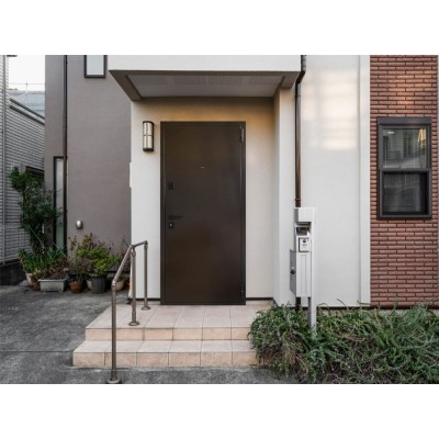 Вхідні двері квартирного типу МІНІСТЕРСТВО ДВЕРЕЙ модель ПБУ-262 Спил коньячний